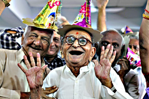 बृद्धाश्रमों की व्यवस्था 